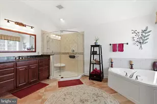 583 Oakmont Dr E, Telford, PA 18969 - Photo 32