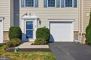 175 Tulip Ln, Gilbertsville, PA 19525 - Photo 2
