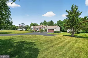 279 Carrie Ln, Harleysville, PA 19438 - Photo 2