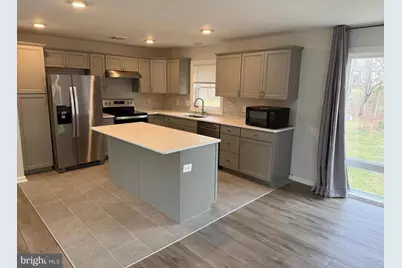 874 Oakdale Drive, Pottstown, PA 19464 - Photo 2