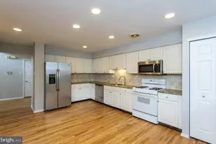 105 Farrington Ct, Collegeville, PA 19426 - Photo 4