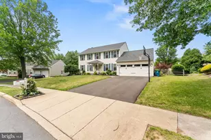 204 Summerwind Ln, Harleysville, PA 19438 - Photo 2