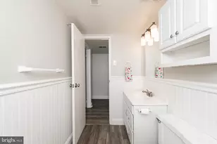 823 Meadowview Ln, Mont Clare, PA 19453 - Photo 6