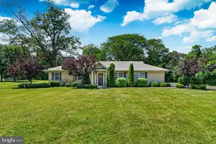 246 Oak Park Rd, Hatfield, PA 19440 - Photo 2