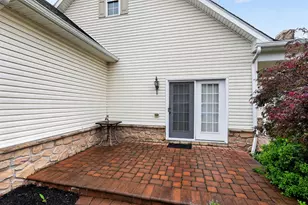 1108 Burgundy Cir, Pennsburg, PA 18073 - Photo 4