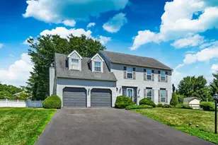 105 Elio Cir, Royersford, PA 19468 - Photo 2