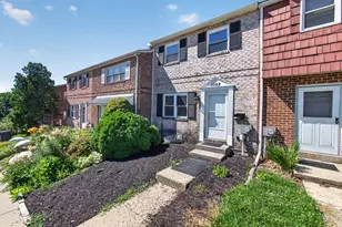 1098 Bayless Pl, Norristown, PA 19403 - Photo 2