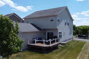 2114 Larkspur Ct, Pennsburg, PA 18073 - Photo 2