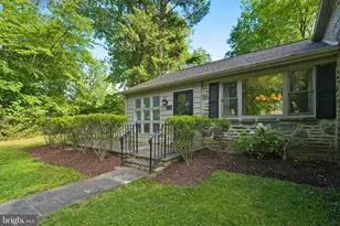 1070 Blue Rock Ln, Blue Bell, PA 19422 - Photo 2