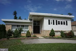 1104 Gainsboro Rd, Bala Cynwyd, PA 19004 - Photo 2