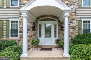 650 Grantham Ln, Harleysville, PA 19438 - Photo 2
