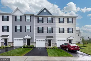 412 Ridgewood Dr, Royersford, PA 19468 - Photo 2