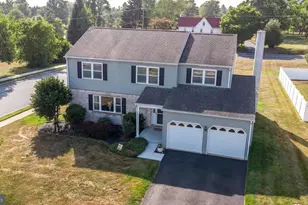 140 Elio Cir, Royersford, PA 19468 - Photo 2