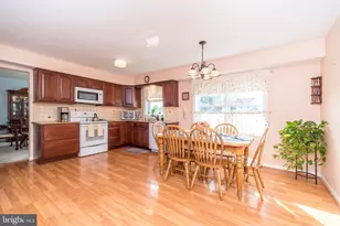 140 Elio Cir, Royersford, PA 19468 - Photo 8