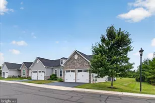 870 Reynards Run, Blue Bell, PA 19422 - Photo 2