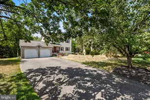 2232 Donna Ln, Pottstown, PA 19464 - Photo 4