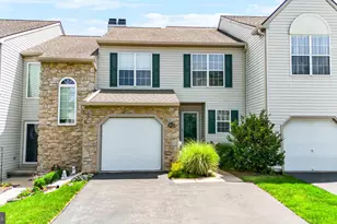 43 Hampton Ct, Eagleville, PA 19403 - Photo 2