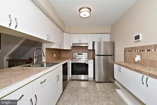 22 Fitzwatertown Rd, Willow Grove, PA 19090 - Photo 10