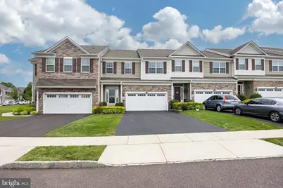 253 Fairfield Circle W, Royersford, PA 19468 - Photo 2