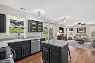 136 Bedford Ln, Lansdale, PA 19446 - Photo 4