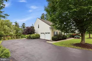 637 Chatsworth Dr, Ambler, PA 19002 - Photo 2