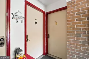 114 Meadowview Ln, Mont Clare, PA 19453 - Photo 2