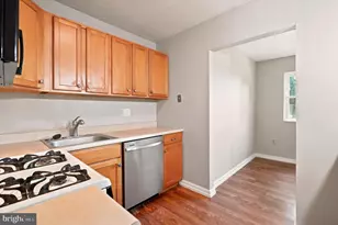 114 Meadowview Ln, Mont Clare, PA 19453 - Photo 6