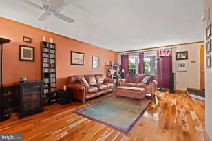 104 Hollytree Ct, Pottstown, PA 19464 - Photo 10