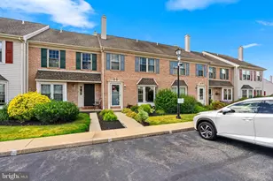 104 Hollytree Ct, Pottstown, PA 19464 - Photo 2