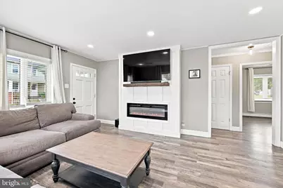 613 W Race Street, Stowe, PA 19464 - Photo 2