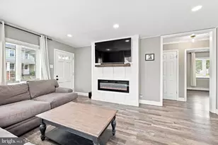 613 W Race St, Stowe, PA 19464 - Photo 2