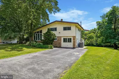 27 Camelot Drive, Plymouth Meeting, PA 19462 - Photo 2