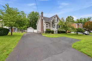 915 E Walnut St, North Wales, PA 19454 - Photo 2