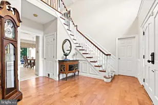135 Burgundy Cir, Blue Bell, PA 19422 - Photo 2