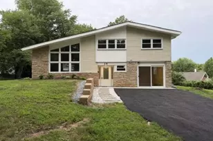26 Camelot Dr, Plymouth Meeting, PA 19462 - Photo 1