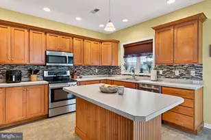 703 Green St, Bridgeport, PA 19405 - Photo 10