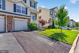 323 Glenn Rose Cir, King of Prussia, PA 19406 - Photo 2