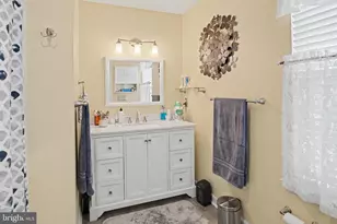 250 Longchamp Dr, Souderton, PA 18964 - Photo 24