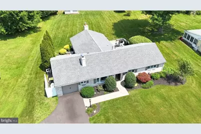 1121 W Thomas Road, Lansdale, PA 19446 - Photo 2