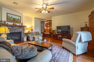 1397 Edgeview St, East Greenville, PA 18041 - Photo 6