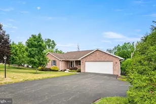 2426 Magnolia Dr, Gilbertsville, PA 19525 - Photo 1