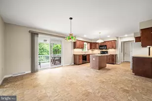 2426 Magnolia Dr, Gilbertsville, PA 19525 - Photo 8