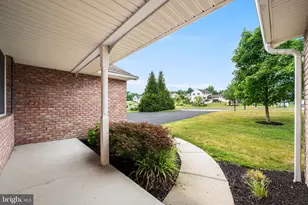 2426 Magnolia Dr, Gilbertsville, PA 19525 - Photo 4