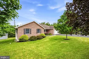 2426 Magnolia Dr, Gilbertsville, PA 19525 - Photo 2