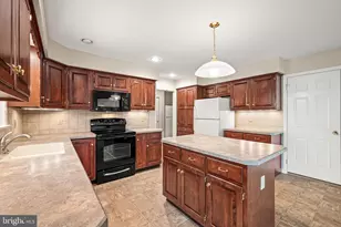 2426 Magnolia Dr, Gilbertsville, PA 19525 - Photo 14