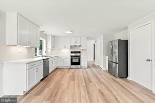 2010 Pine St, Hatfield, PA 19440 - Photo 6