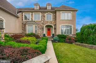 587 Woodview Ln, Harleysville, PA 19438 - Photo 2
