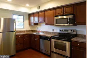 37 Winston Ct, Blue Bell, PA 19422 - Photo 2