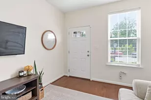 405 Sweet Bay Ln, Norristown, PA 19403 - Photo 6