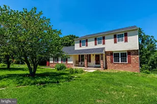 25 Iroquois Dr, Royersford, PA 19468 - Photo 1